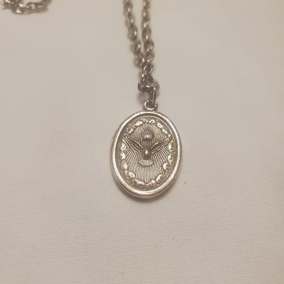 Saint Anthony Medal Silver Tone 1 Inch Pendant With A 22 Inch Silver Tone Chain - Picture 3 of 3